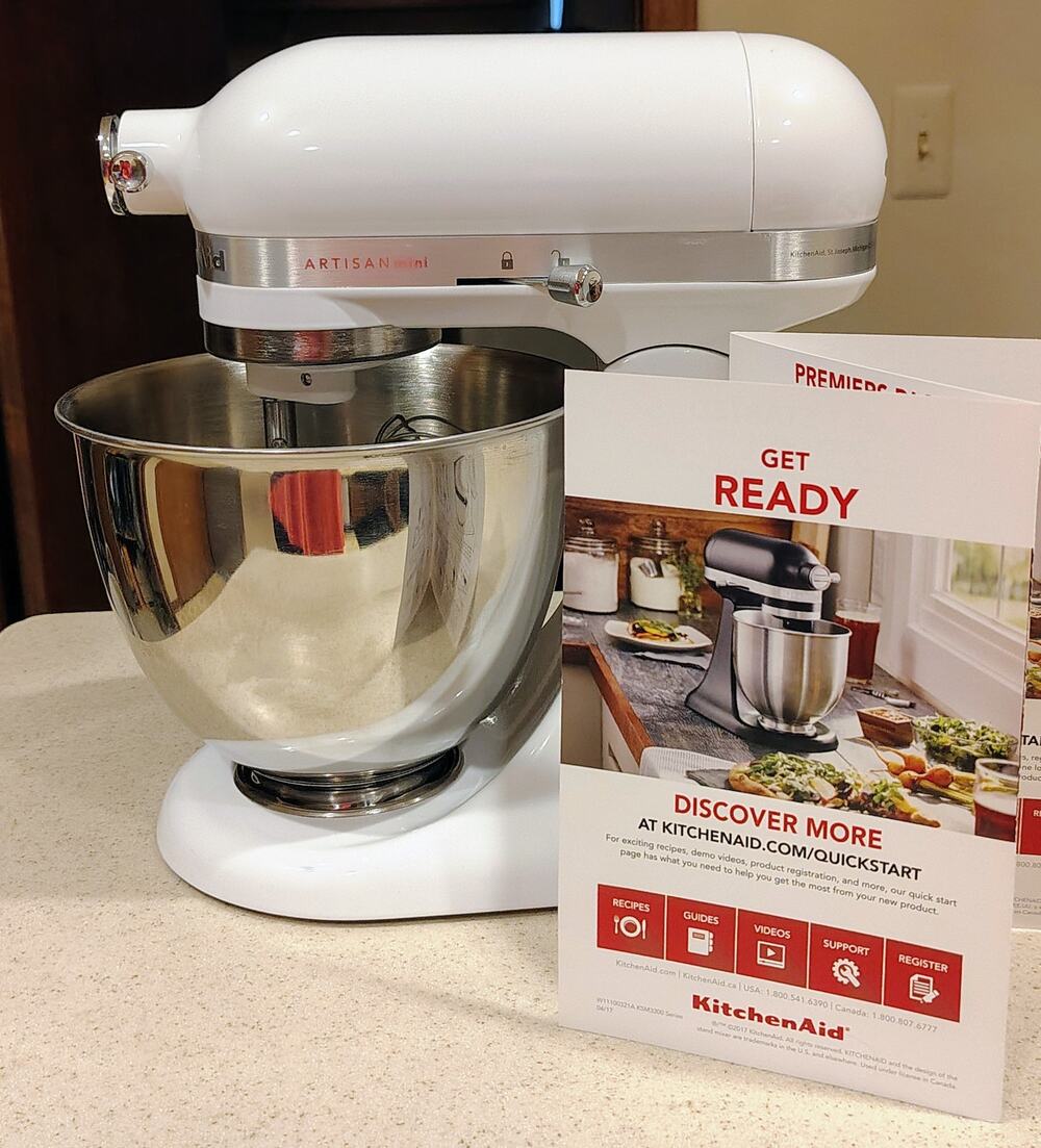 KitchenAid Artisan Mini 3.5-Quart Tilt-Head Stand Mixer(White)Pristine Condition